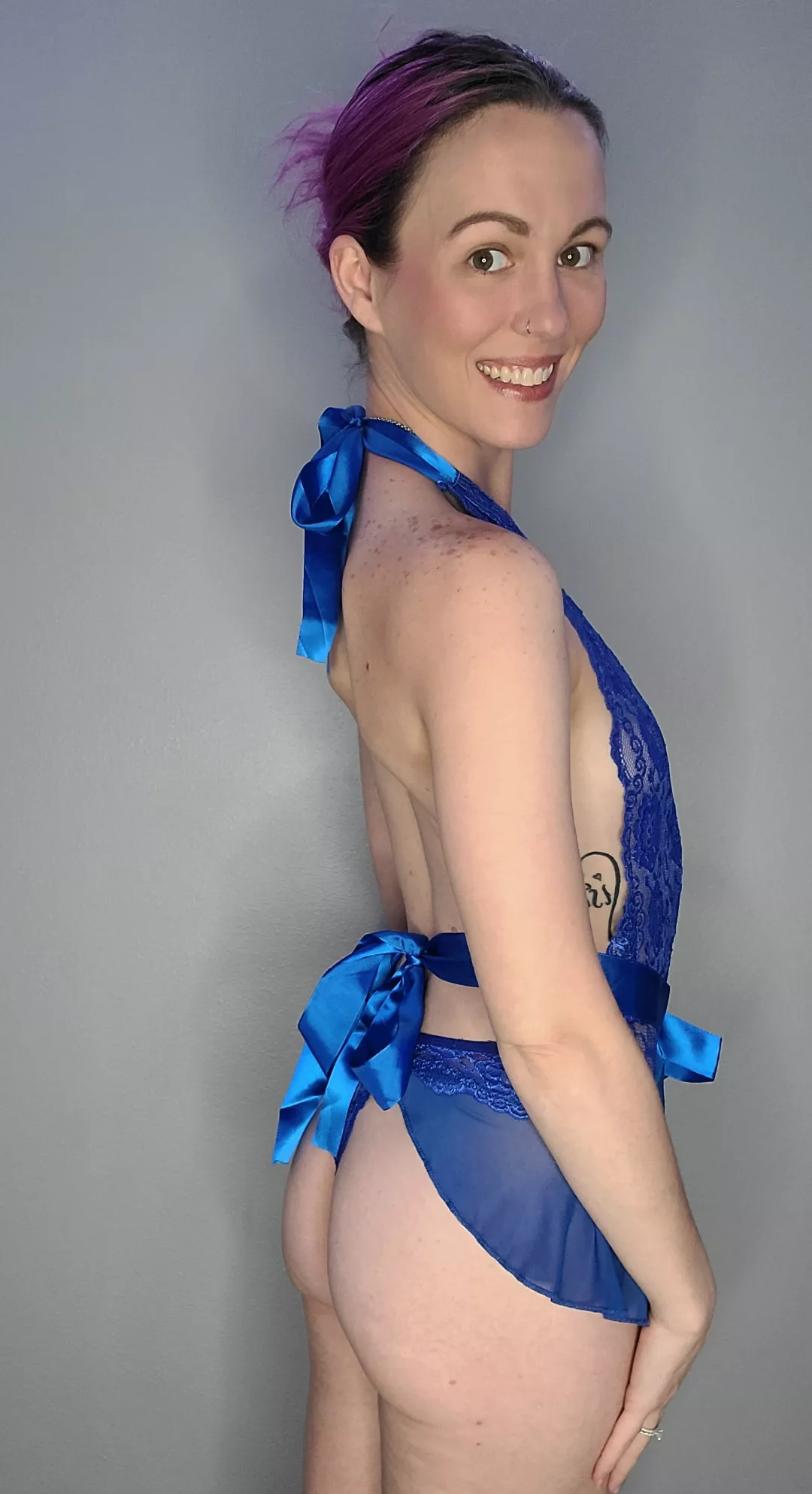 Sexy shoulder freckles