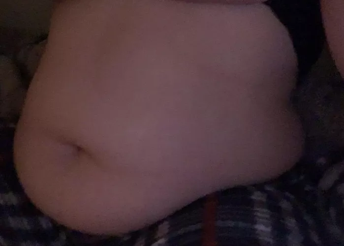 What do you think of my growing belly?🥹 I want it to hang so much more hehe😩