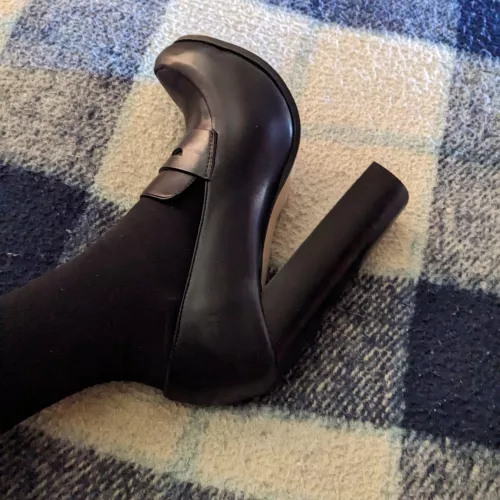 15 inch loafer type pump. These are made for sitting