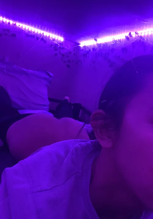 18M, big dicks that come a lot turn me on, dm me asl and a pic