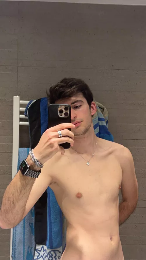 19 Spain handsome fit guy looking for same big d+ abs+ pls hmu with asl pic @chsa03