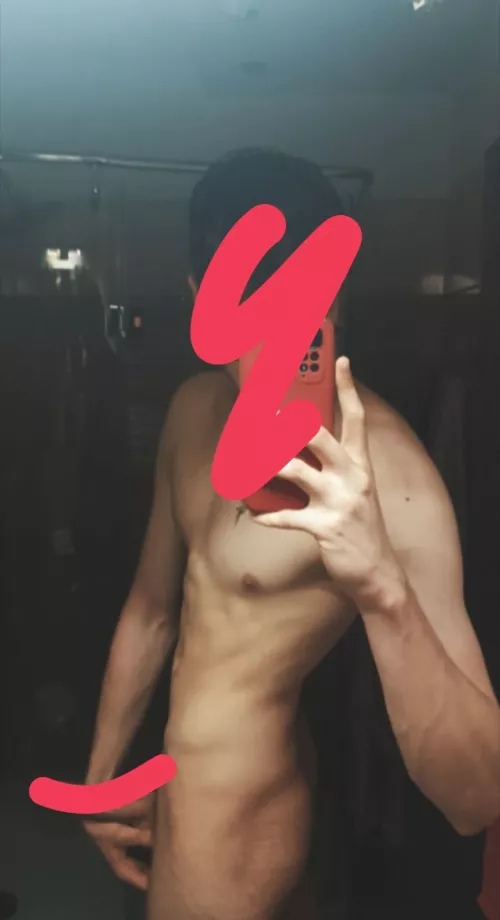 19 yo, send me body pic to get snap