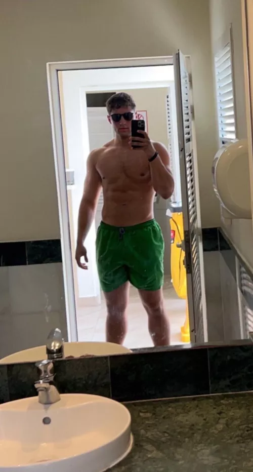 20 fl. Any jock bros want a frat boy’s jock hole? Send asl and pic for snap.