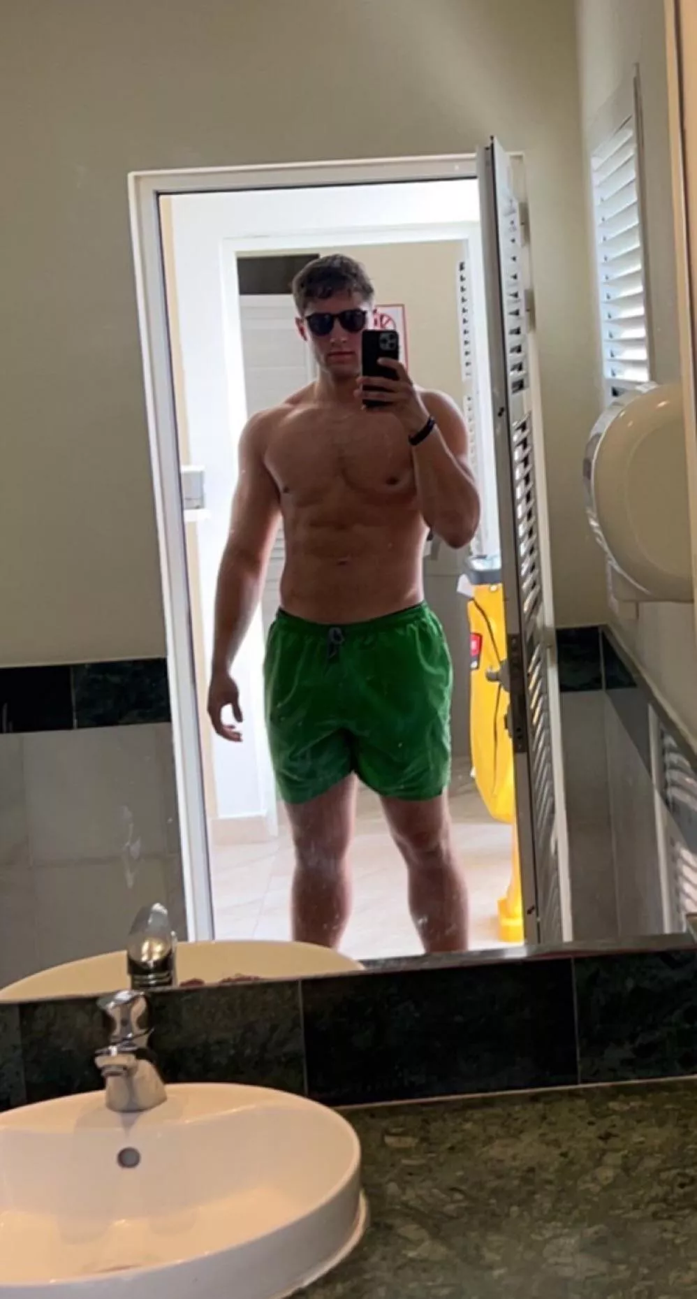 20 fl. Any jock bros want a frat boy’s jock hole? Send asl and pic for snap.