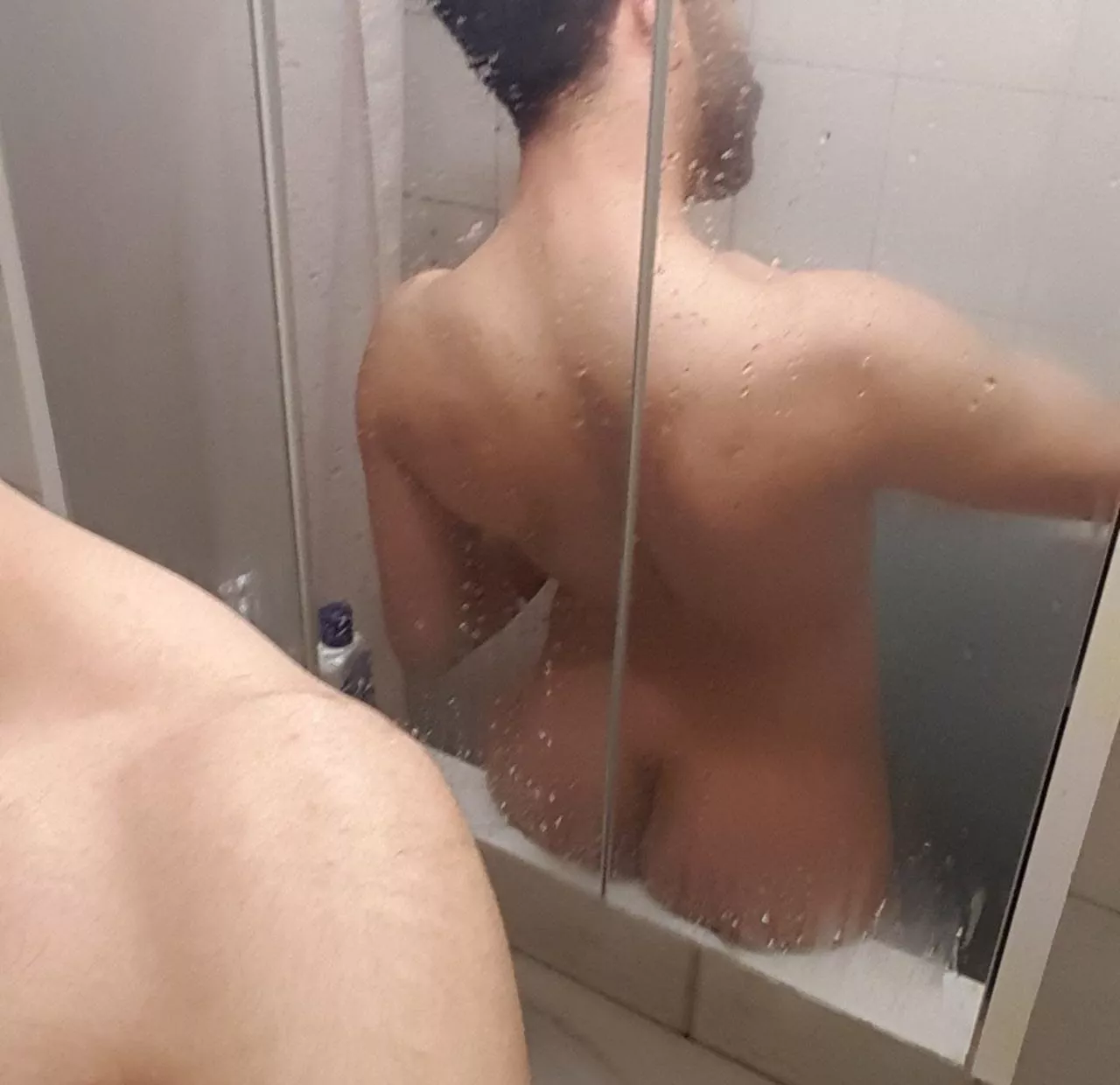 [20] the only appropriate mirror selfies