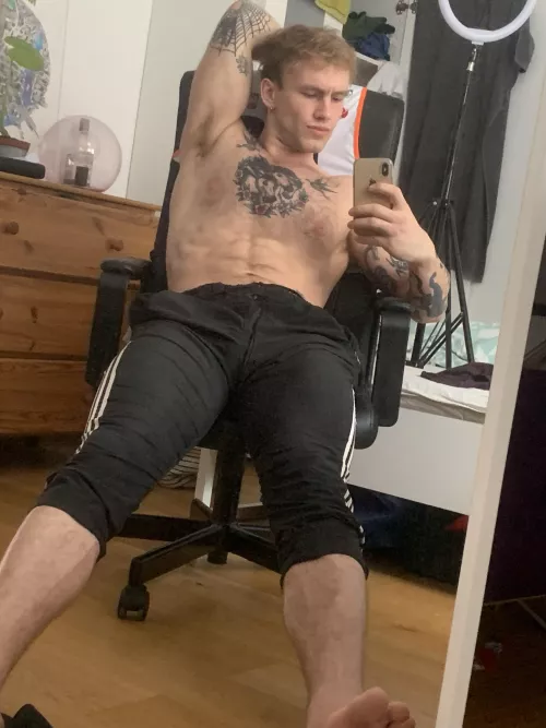 (22) perfect position to take a knee