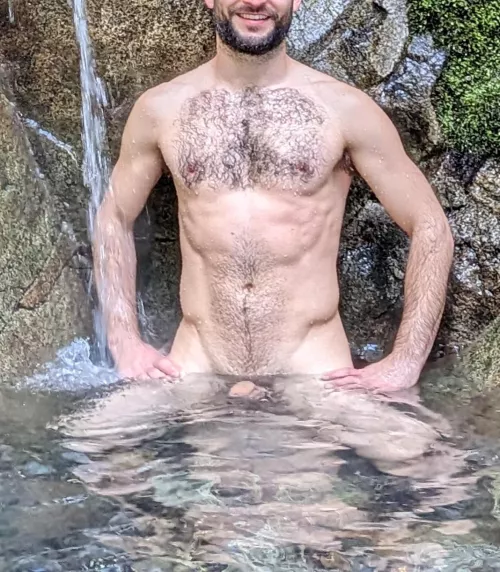 [32] Would you frolic in the springs with me?