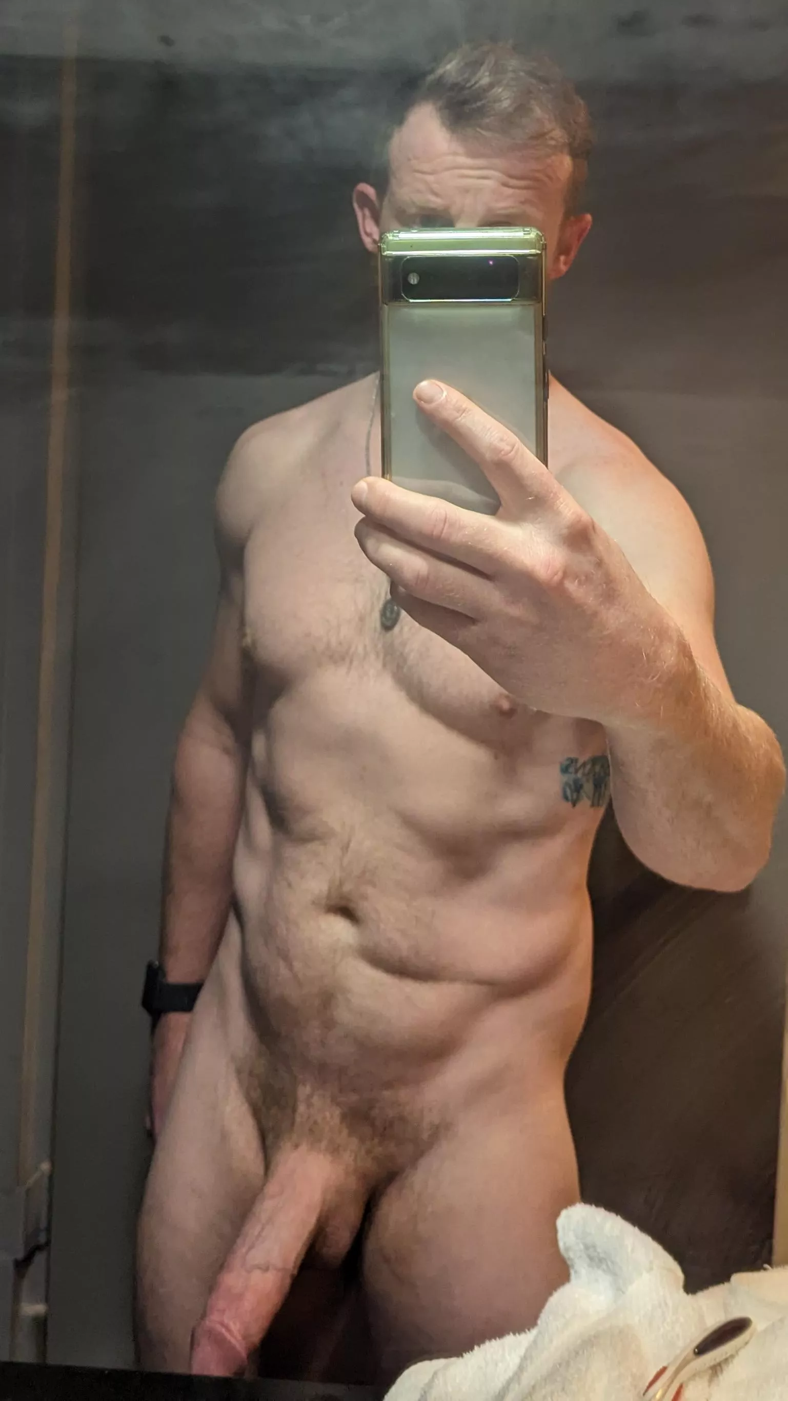 [38] Hotel mirrors seem to hit better 😉😏