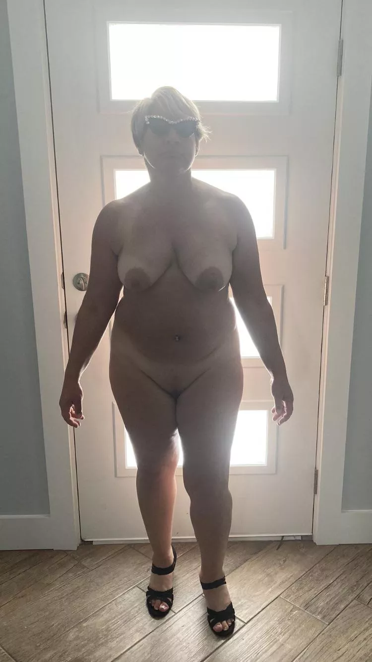 Every day I wake up I am determined, strong, powerful, demanding, high maintenance, sexy, thicc, and horny as fuck. Sunday Funday.