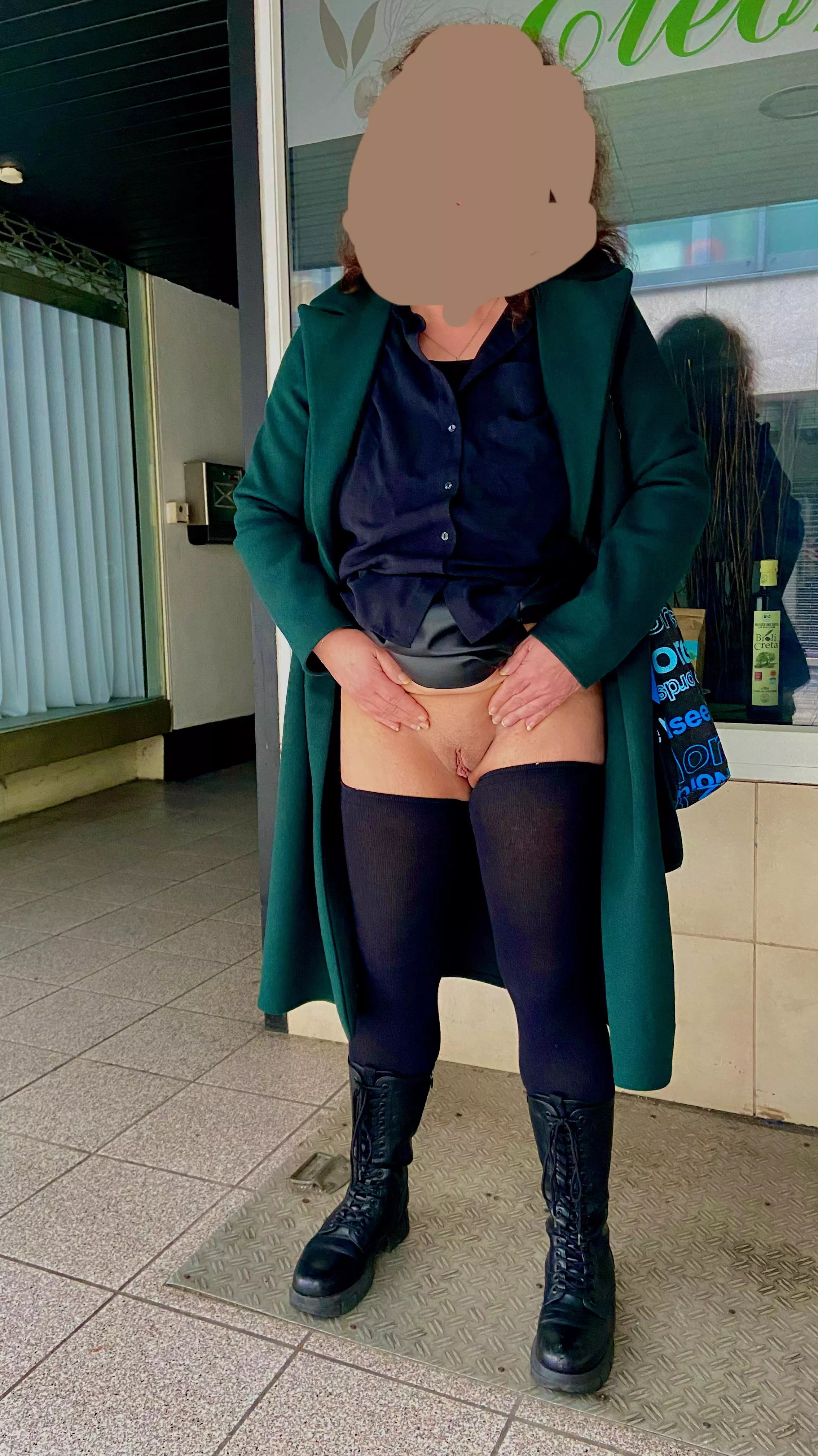 (f) Today we went for a little stroll through town. I hope you like it. I had a lot of fun.