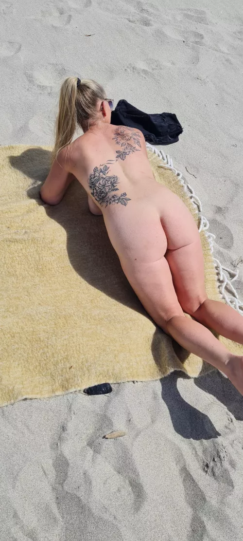 Feeling extremely naughty, would you f ck me on the beach!!