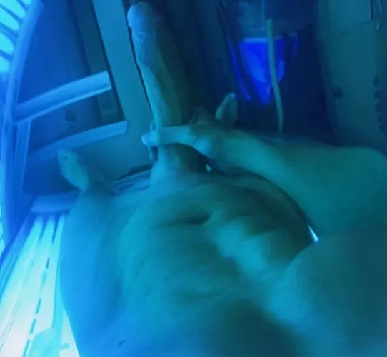 Getting that V a BIG summer tan ☀️😎 who wants to join...