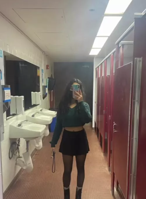 Got a lot of dirty looks from classmates and teachers but I wore my first fem outfit to school