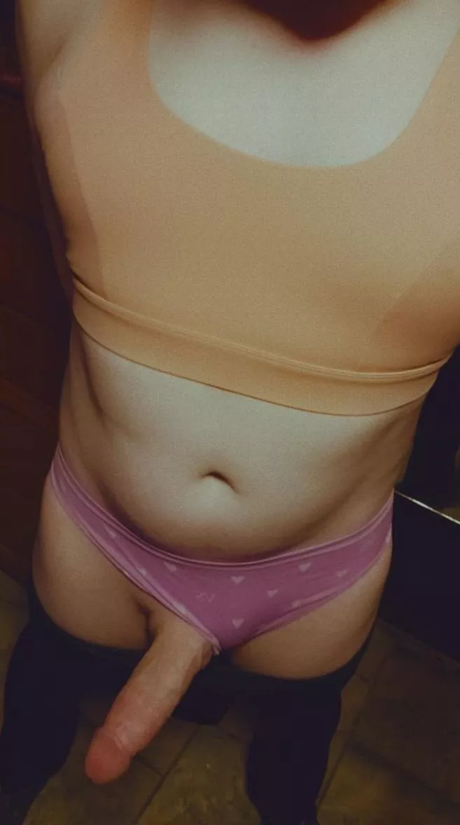 Got horny after a workout, who's gonna play with me after my shower🤪😘