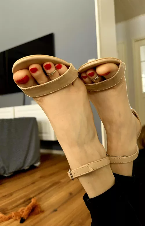 Heels up! 😍❤️