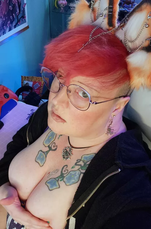 Hold em for me sugar?