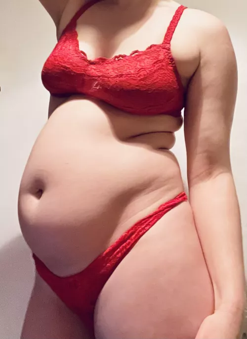 I think I’m starting to get a gut 😳🤰