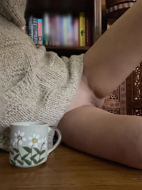 Just another morning publicly broadcasting my Nude Photos on Reddit. (F)