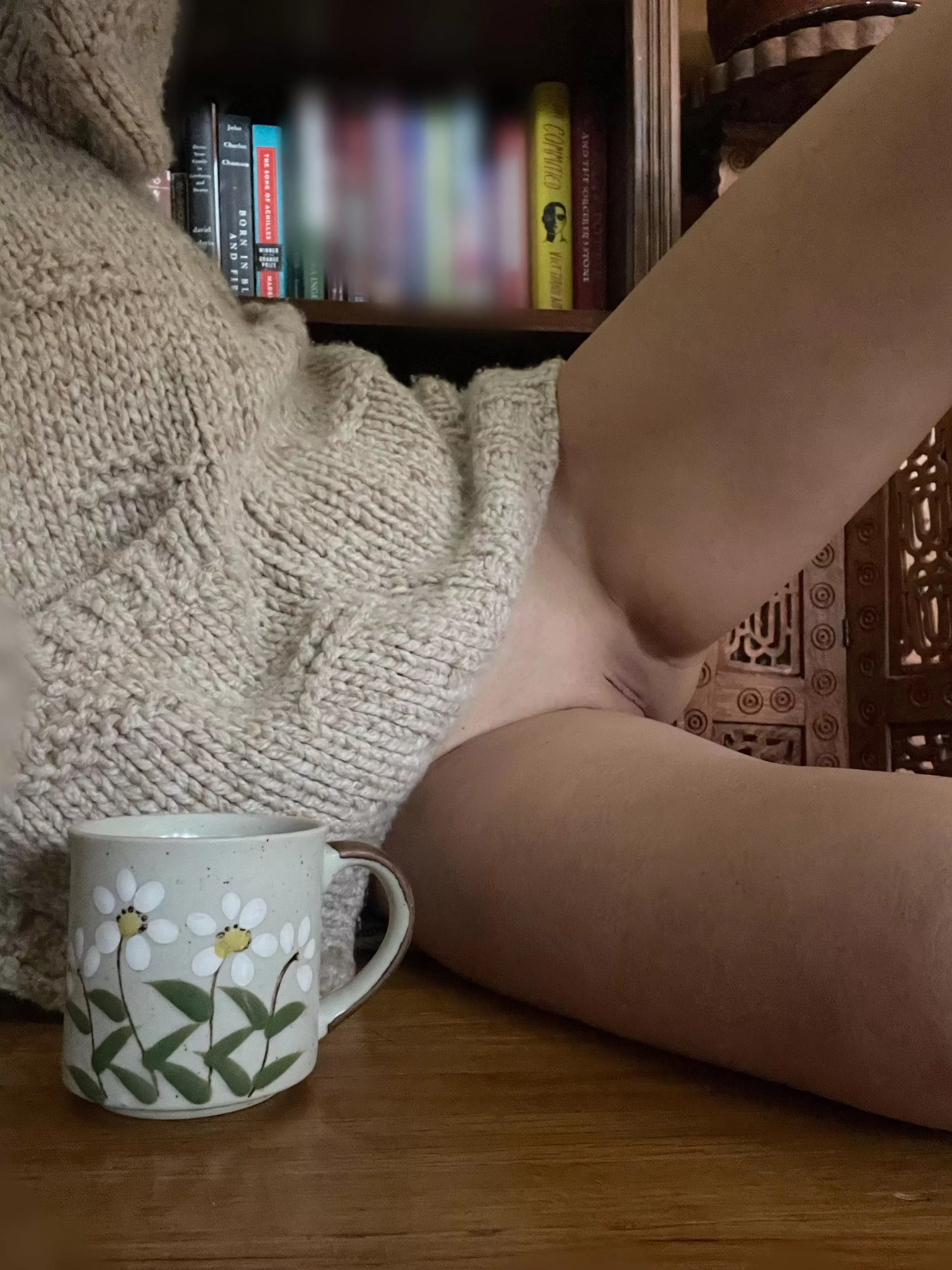 Just another morning publicly broadcasting my Nude Photos on Reddit. (F)