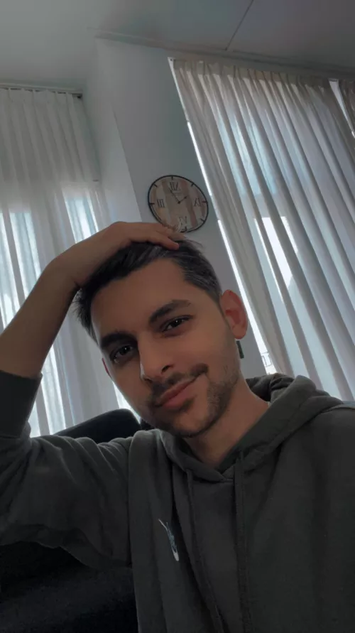 Kinda bored, stuck at home being overworked and depressed… Let’s chat! 🙂