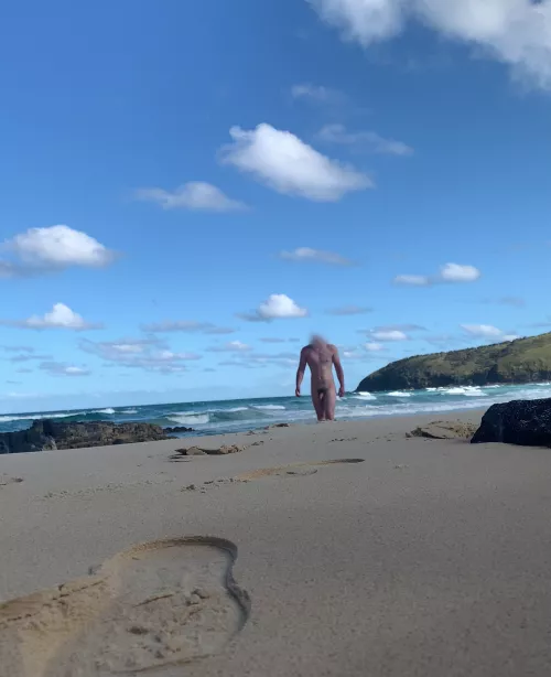 Lost my speedos in the waves. Would you hand me a towel or make me stay naked?