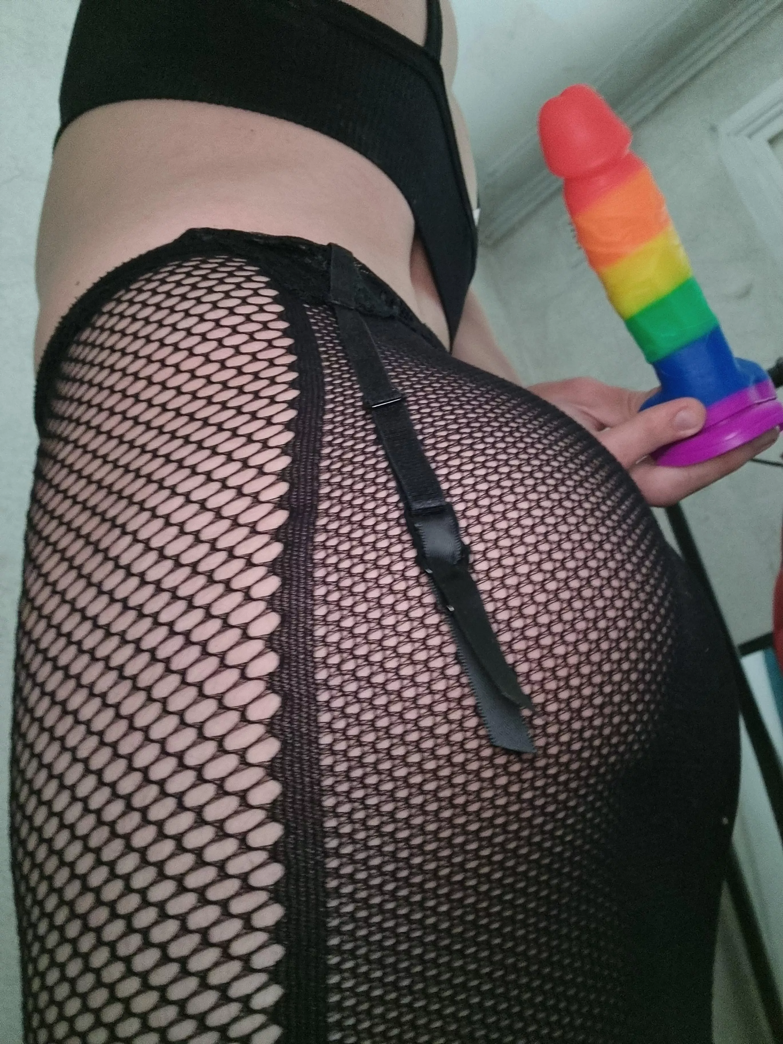 My rainbow dildo is perfect for my sissy hole!!