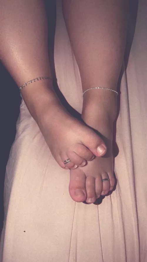 [oc] My new anklets and toe rings finally arrived! I love them 😍