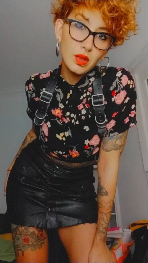 Red hair, red lips ofc