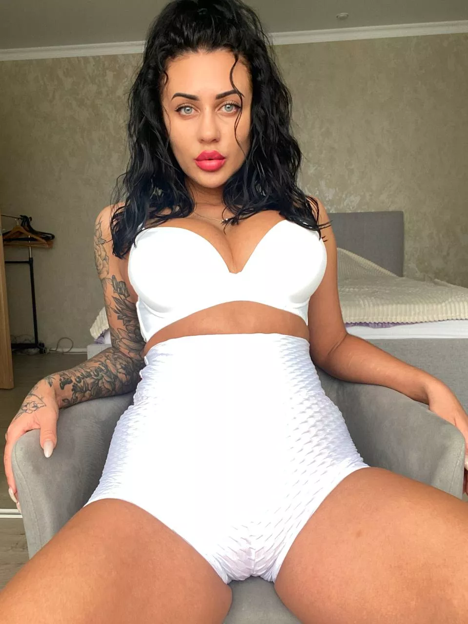 Such a sexy shape, looks even better withut any fabric on