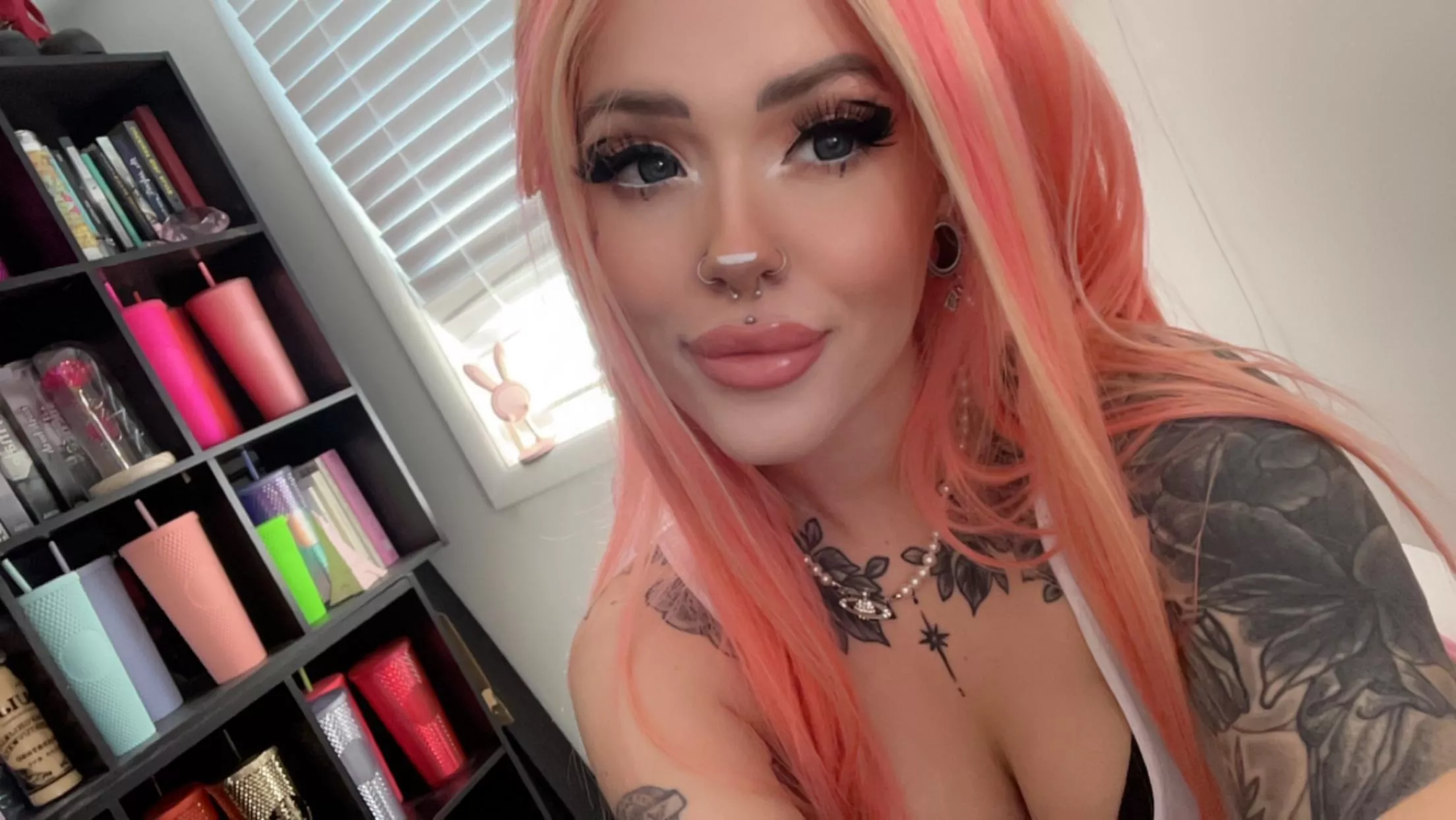 These eyes look so pretty while im sucking u off