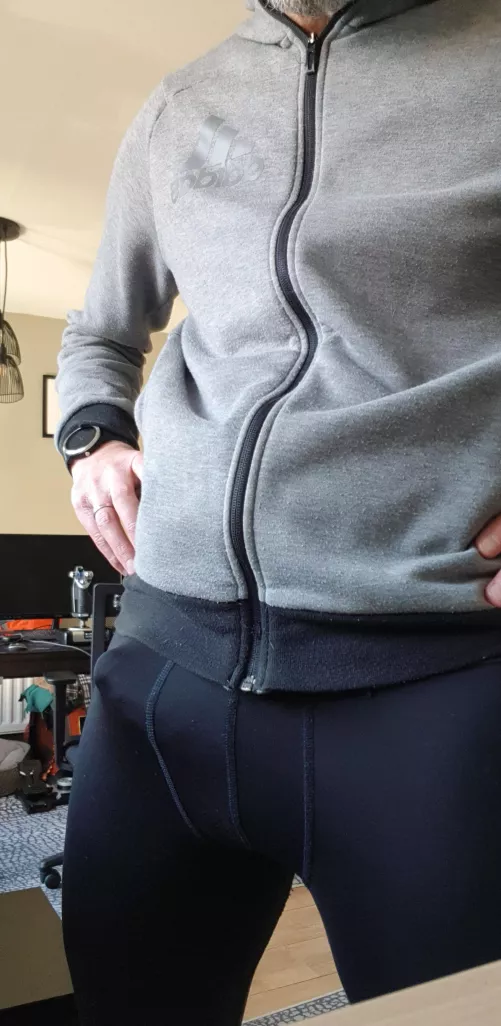 These leggings are very stretchy. See?