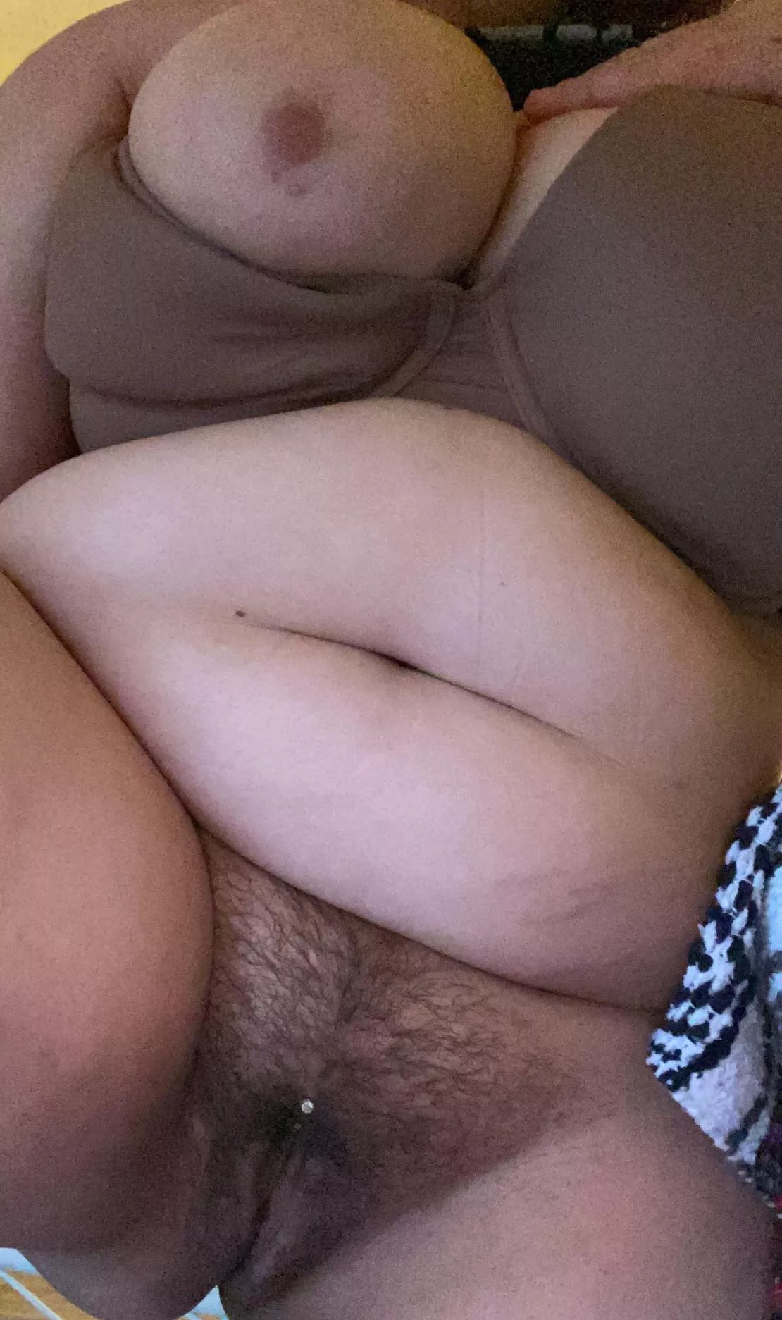 tired of no one wanting to eat me out :( who wants my bush on their face?