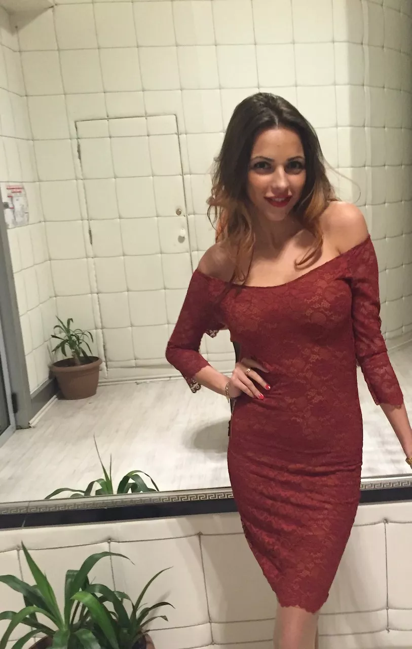 Which is more attractive? Boobs or booty?