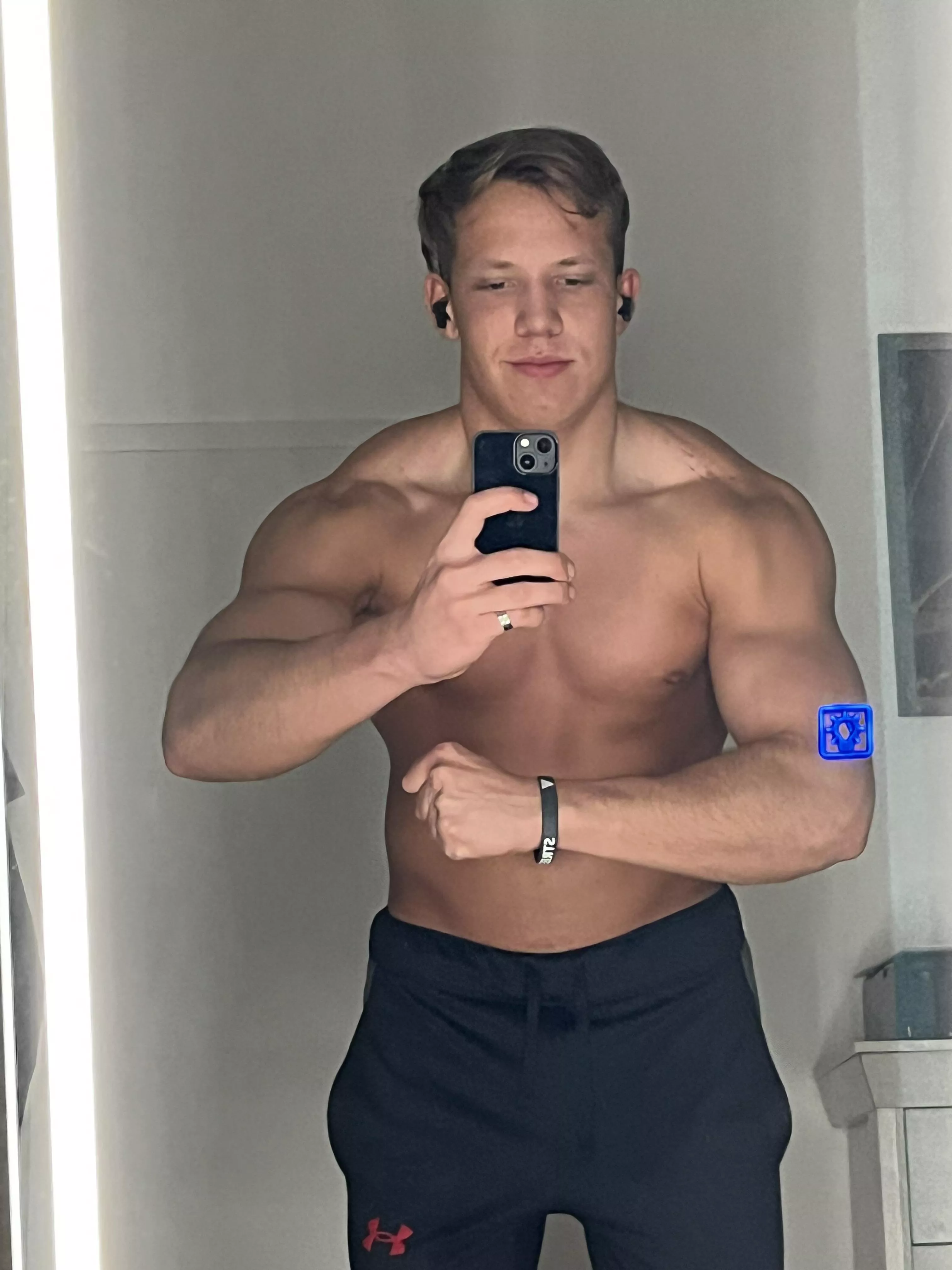 Who wants to hold on to my bull neck🔥😈