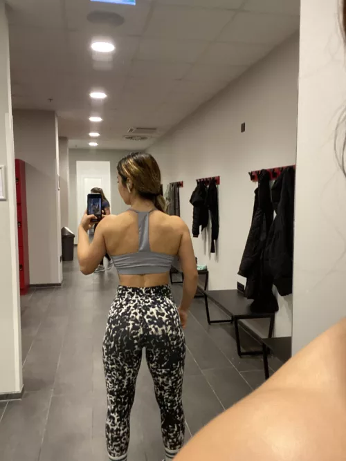 Whoever guess right what part of my body is not sore will get a message in their dms ;)