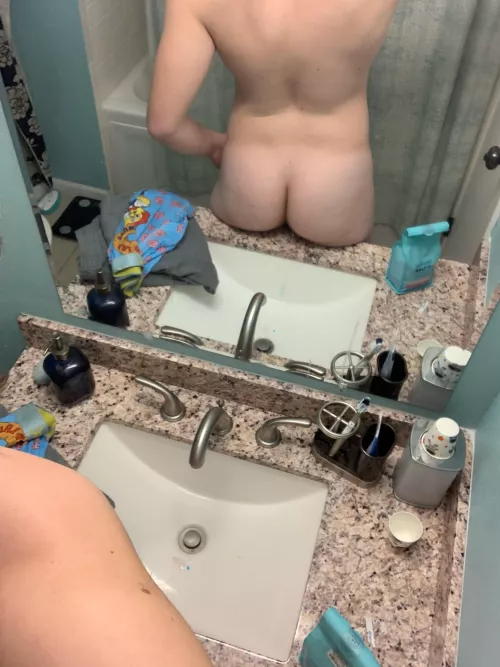 18, bwc hmu, if profile is empty show pics for snap (any kind), don’t be older than 23