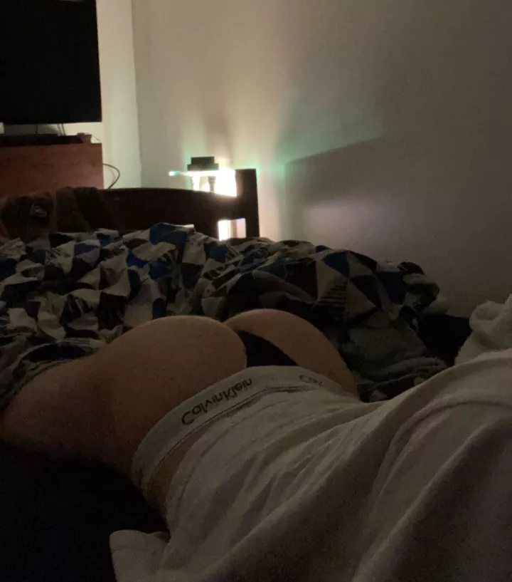 [18] send a dick pic and get dirty with me ;) spencer_hopkin