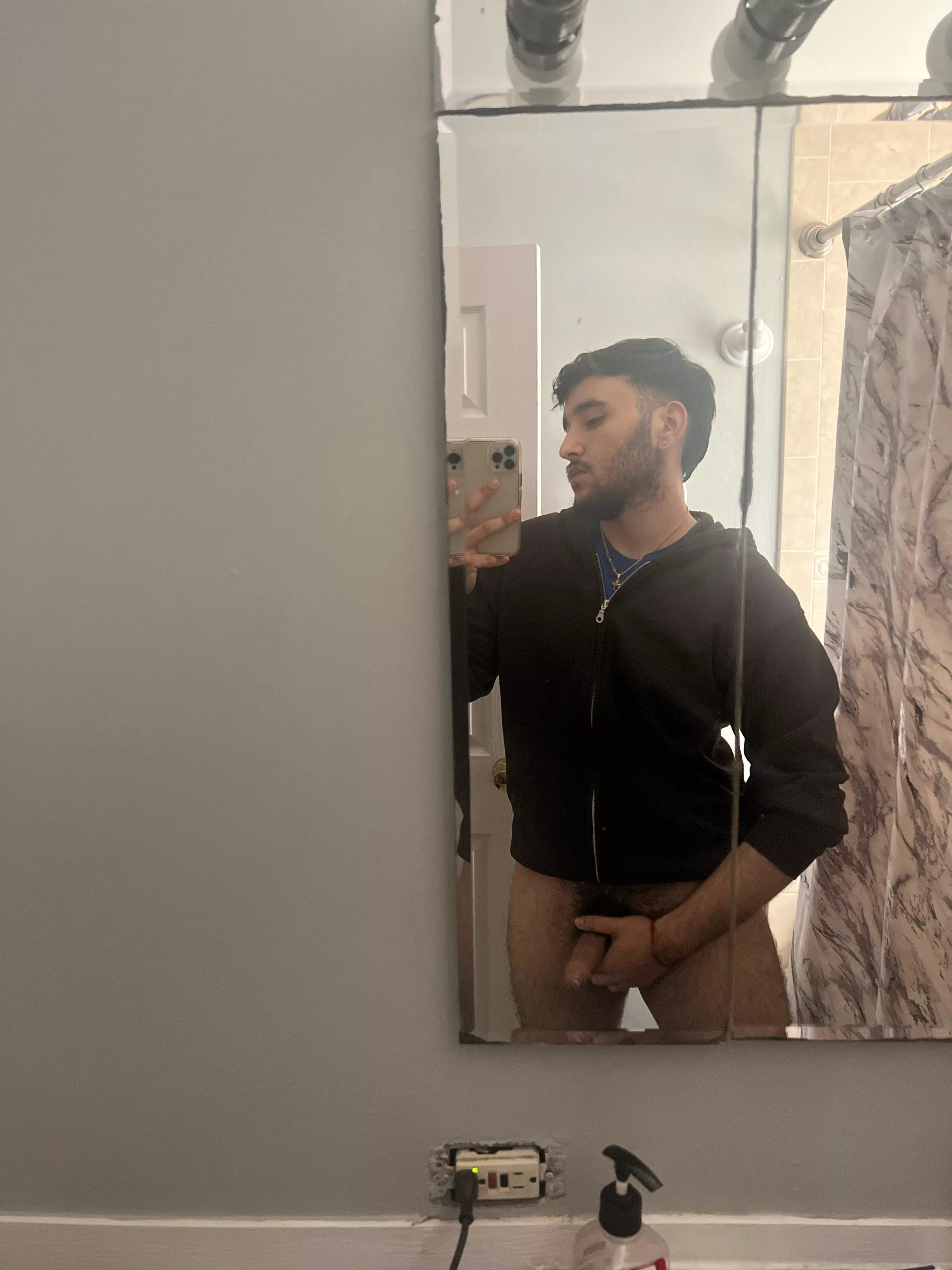 19 m uncut // let’s jerk off and be verbal studs hmu @internecivous