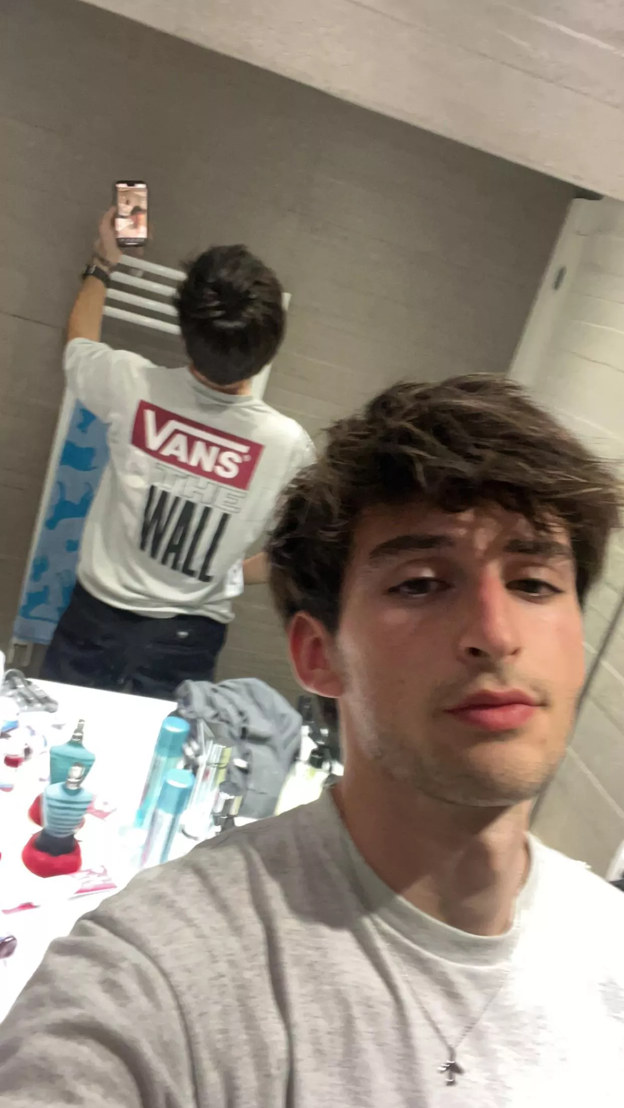 19 spanish boy looking for hot hung and fit dudes to trade hmu @chsa03 with a pic pls