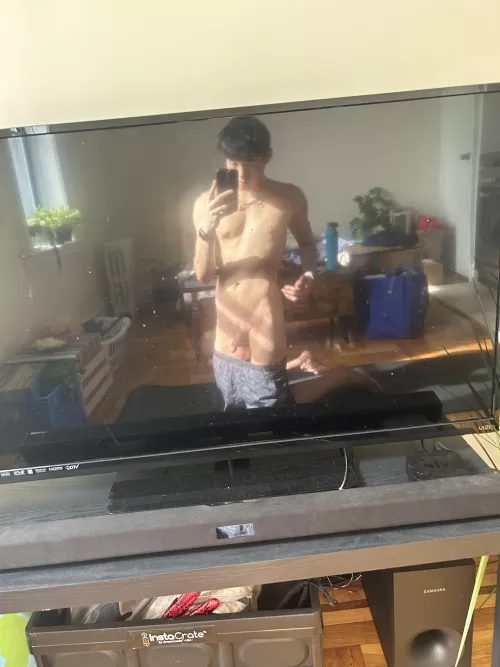 19 who tryna size up w a swimmer