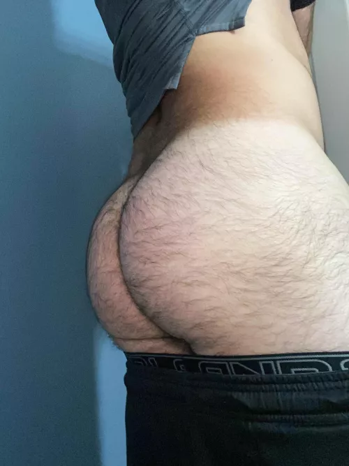 24 have anywhere I can put this? 🍑 DMs are open