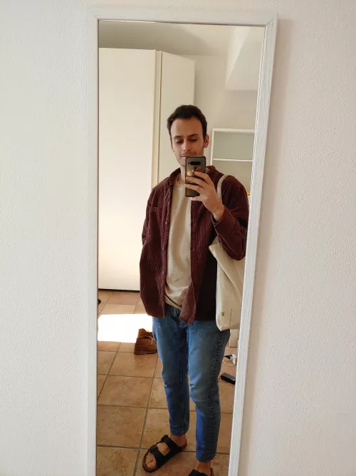 [24] Today it was a sunny day, so I had a walk at he beach for the first time this year! It felt so good🌞 This was the outfit :)