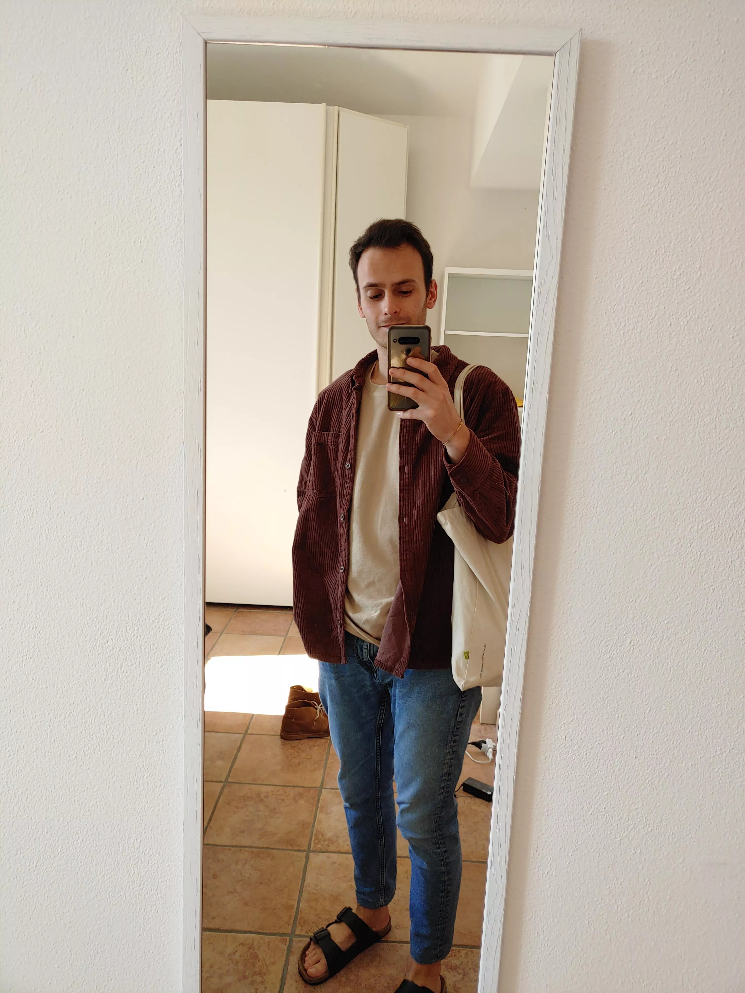 [24] Today it was a sunny day, so I had a walk at he beach for the first time this year! It felt so good🌞 This was the outfit :)