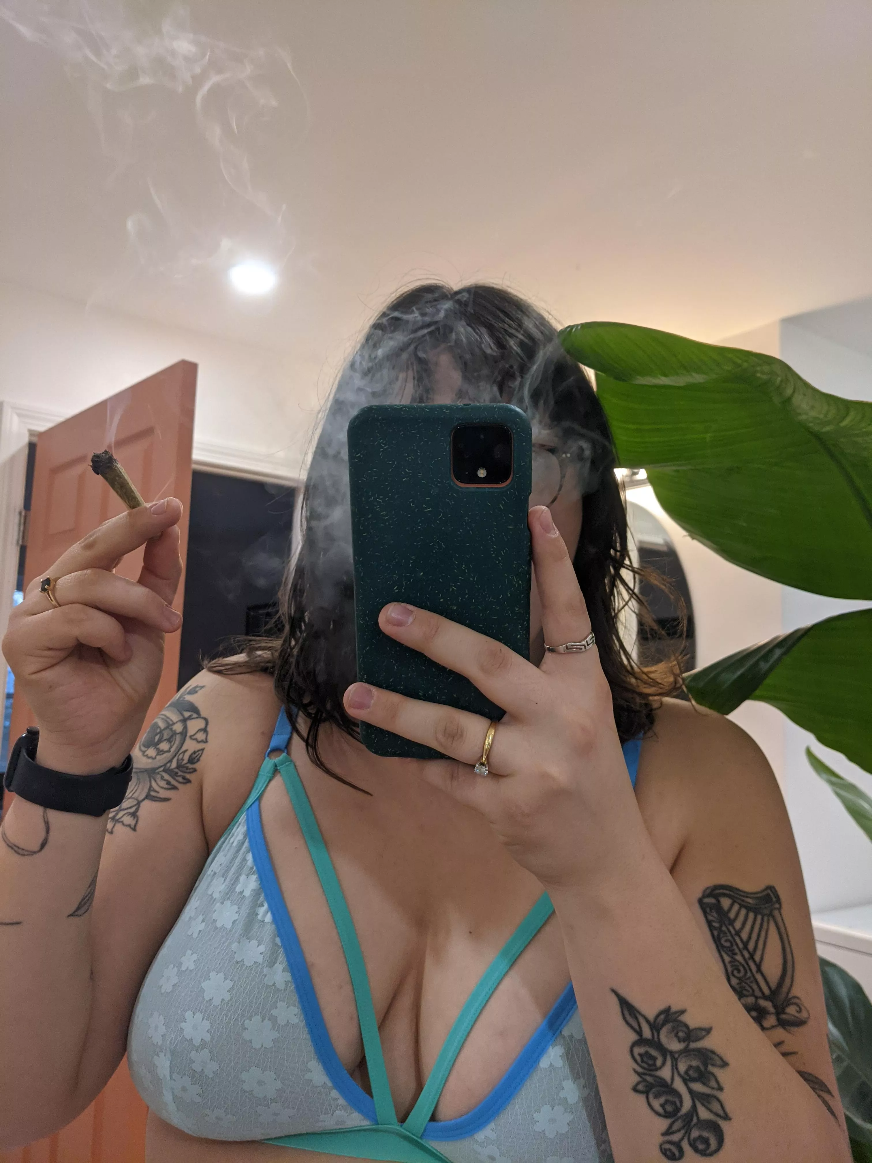 (26f)Did everyone have a sexy+ stoned Sunday? I did 🖐️😋