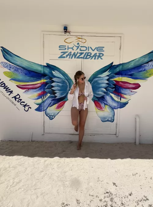 A blonde angel? Would you like to grab me? 😊