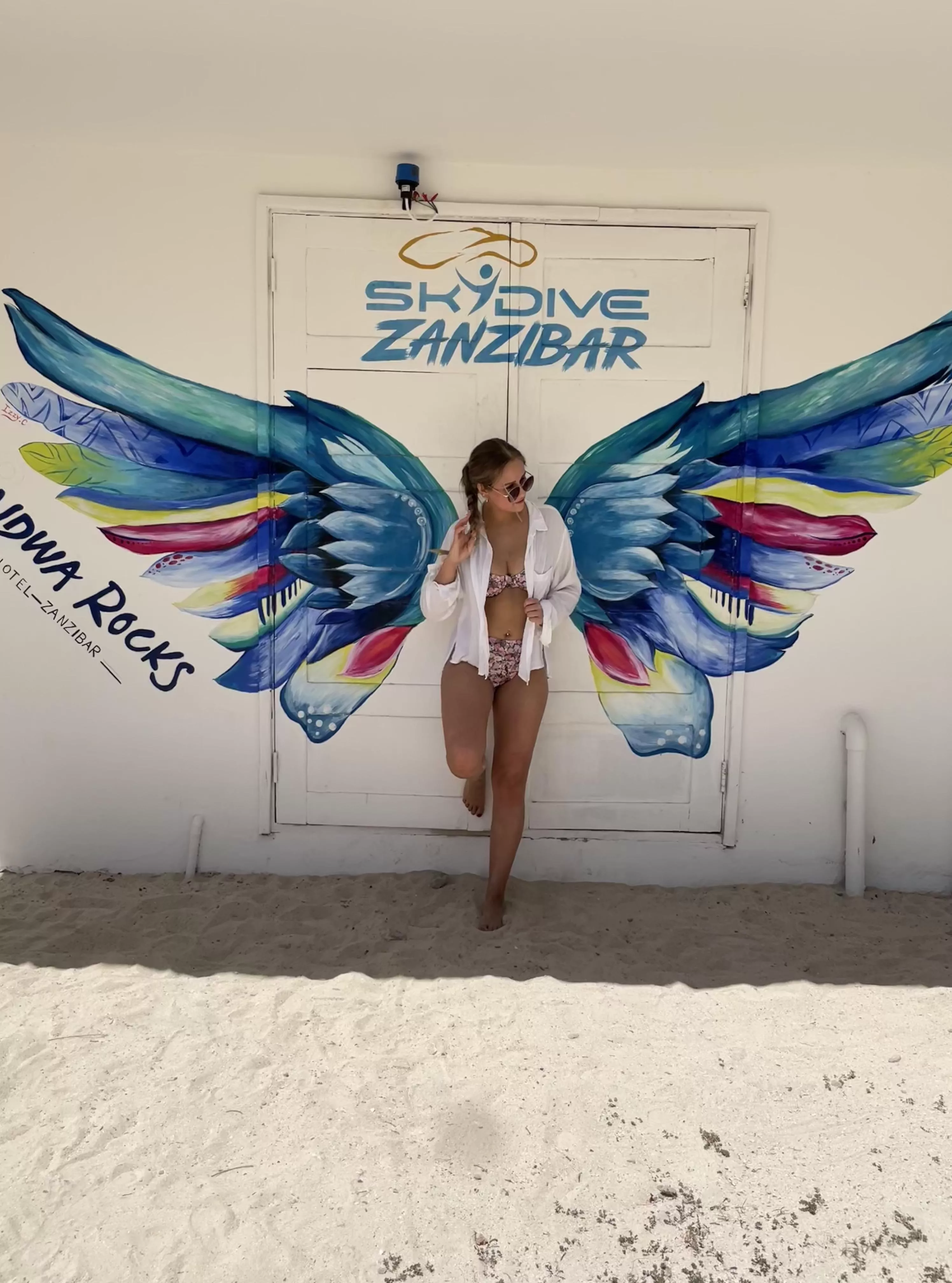 A blonde angel? Would you like to grab me? 😊