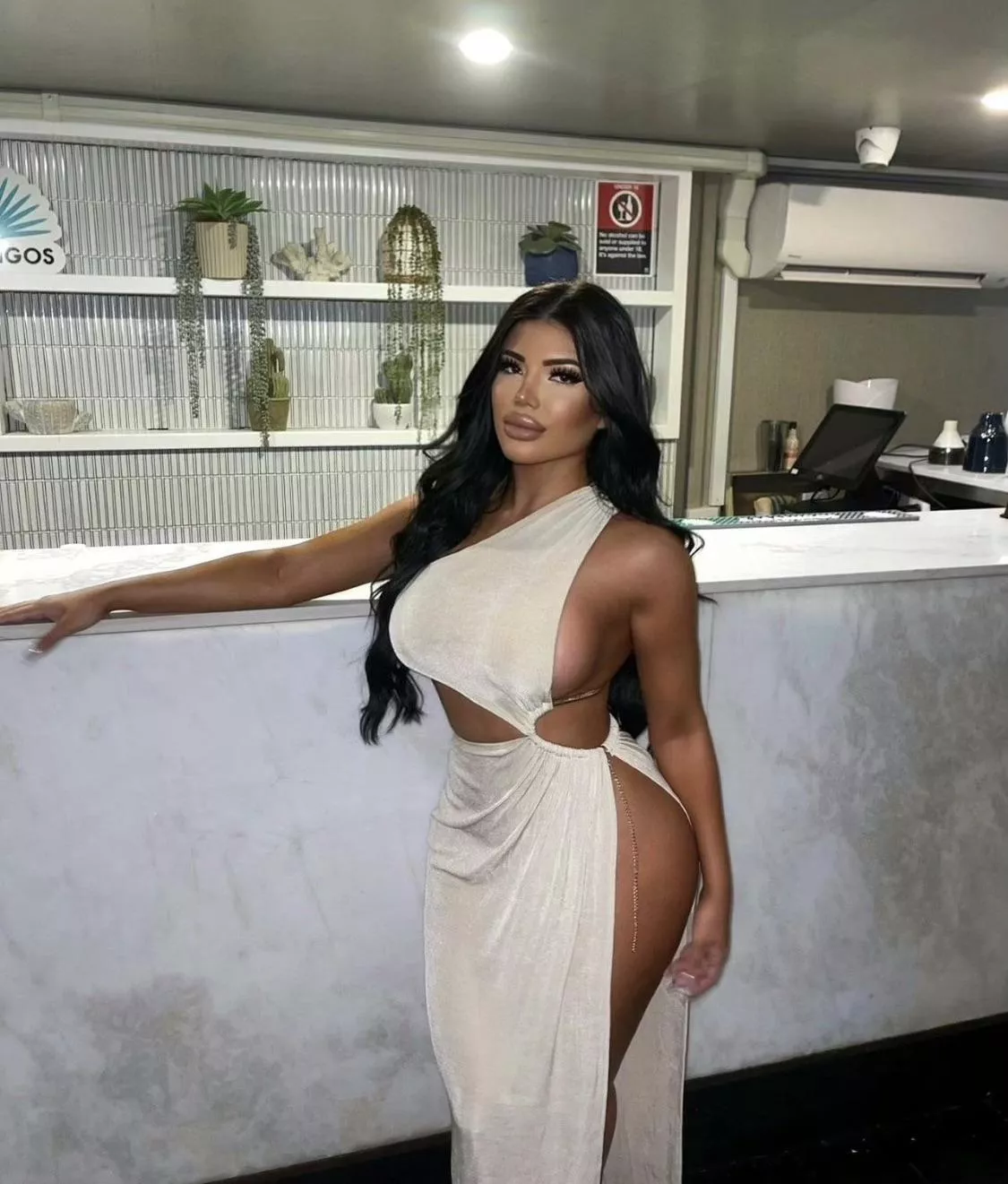 Bimbo by the bar 😍😍