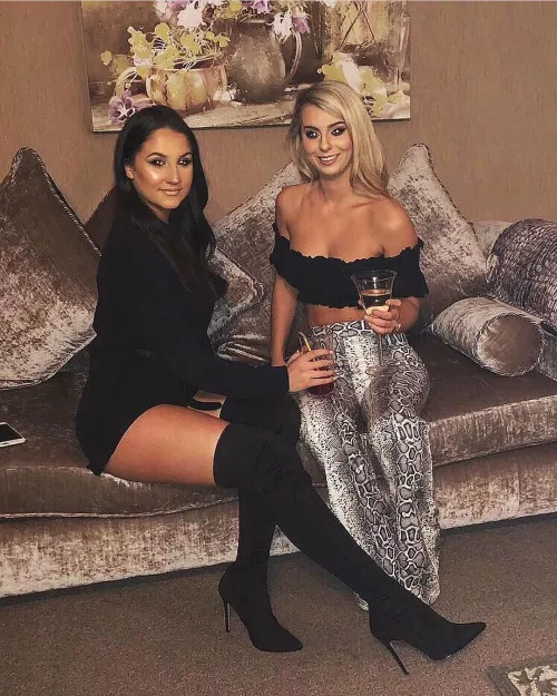 Can we please take a minute to appreciate these legs in those boots