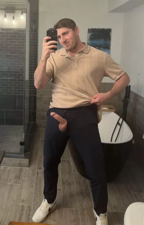 Daddy [30] wants to know how your Monday is 👀😈