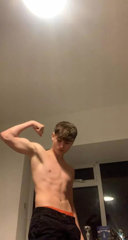 Do I look hot with this lean body? 🔥